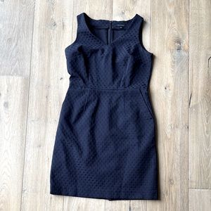 Tommy Hilfiger v-neck, sleeveless dress with pockets - Size 6